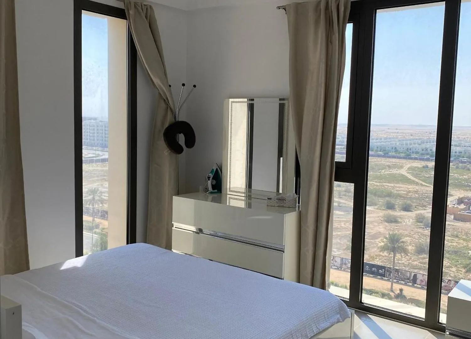 Lovely Calm 3Br Apt Easy Accessibility To Central Dubai With Huge Balcony And Pool View Town Square
