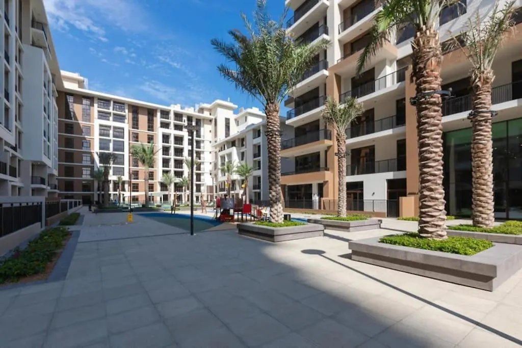 Lovely Calm 3Br Apt Easy Accessibility To Central Dubai With Huge Balcony And Pool View Town Square
