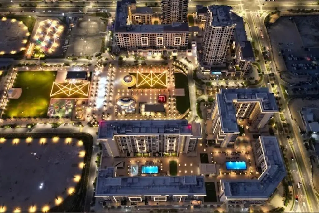 Apartment Lovely Calm 3Br Apt Easy Accessibility To Central Dubai With Huge Balcony And Pool View Town Square