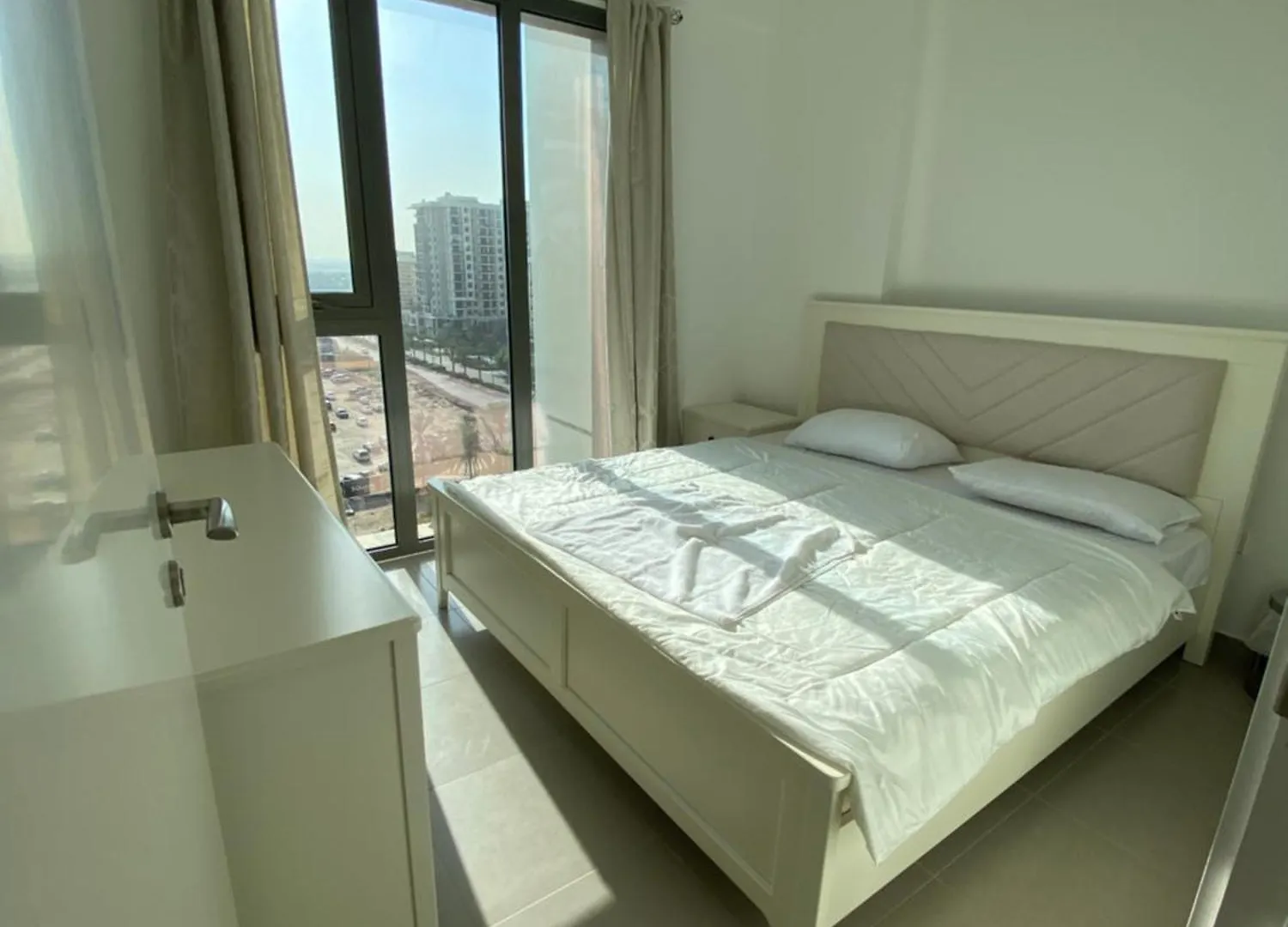 Lovely Calm 3Br Apt Easy Accessibility To Central Dubai With Huge Balcony And Pool View Town Square