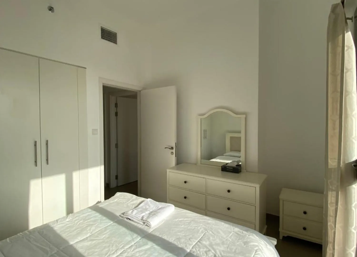 Lovely Calm 3Br Apt Easy Accessibility To Central Dubai With Huge Balcony And Pool View Town Square