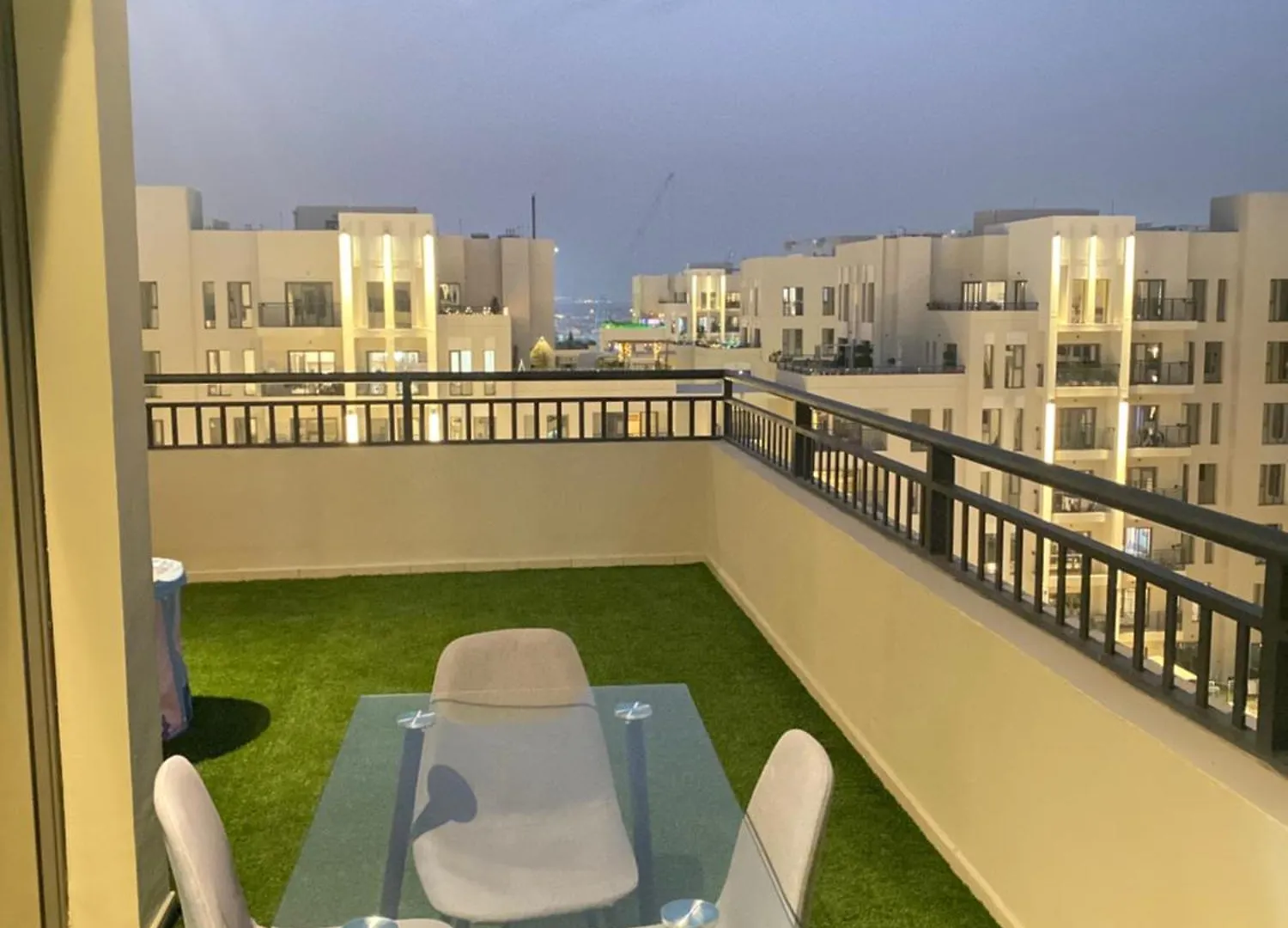 Lovely Calm 3Br Apt Easy Accessibility To Central Dubai With Huge Balcony And Pool View Town Square