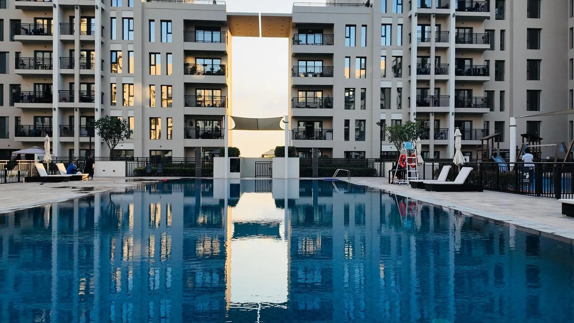 Apartment Lovely Calm 3Br Apt Easy Accessibility To Central Dubai With Huge Balcony And Pool View Town Square