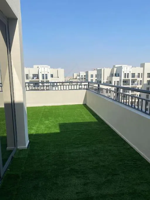 Lovely Calm 3Br Apt Easy Accessibility To Central Dubai With Huge Balcony And Pool View Town Square
