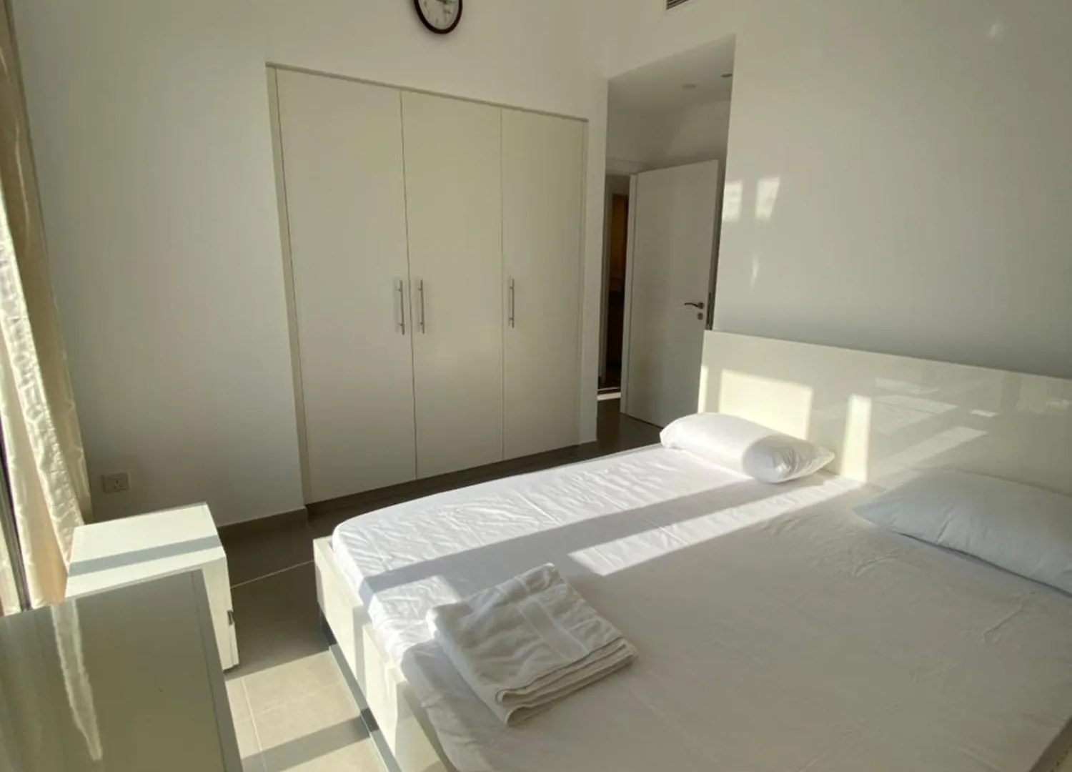 Apartment Lovely Calm 3Br Apt Easy Accessibility To Central Dubai With Huge Balcony And Pool View Town Square